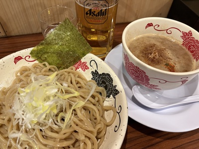 怒濤の週末金曜日＝三連休前夜。
