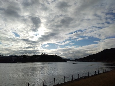 琵琶湖に虹の架け橋が。