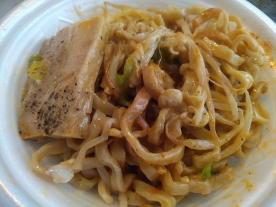 コンビニ飯にもなるわな。