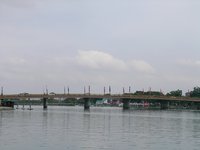 瀬田川の湖畔を歩く