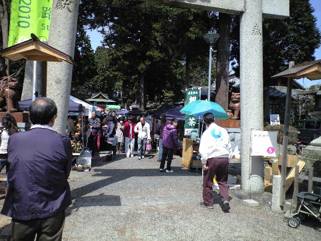 今日は｢げなげな市｣も大盛況です。