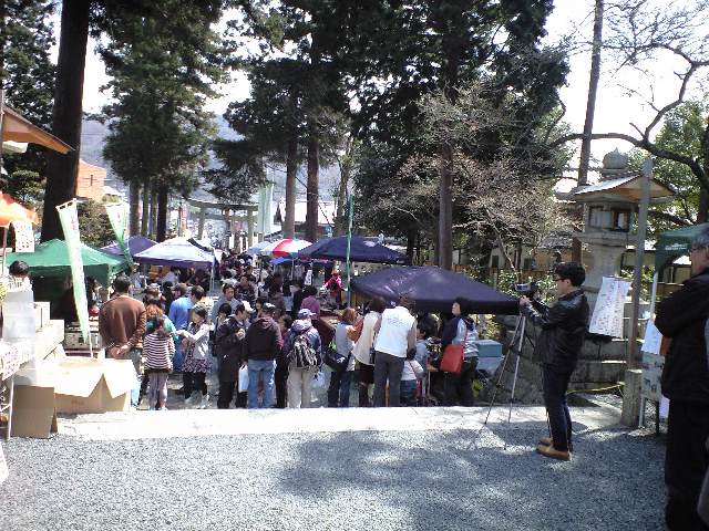 今日は｢げなげな市｣も大盛況です。