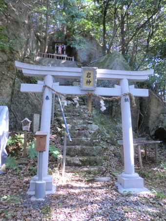 岩神・九品の滝