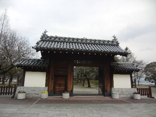 膳所城跡公園の桜と城下町