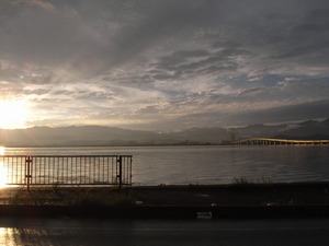 琵琶湖と琵琶湖大橋
