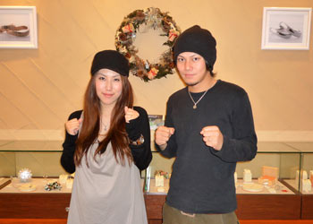 ダイヤ輝く★イニシャルデザインの結婚指輪