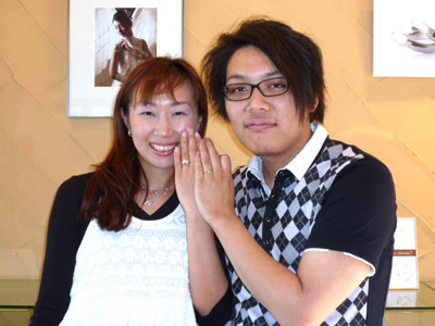 植物モチーフ♪華やかな婚約指輪とシンプルな結婚指輪☆☆