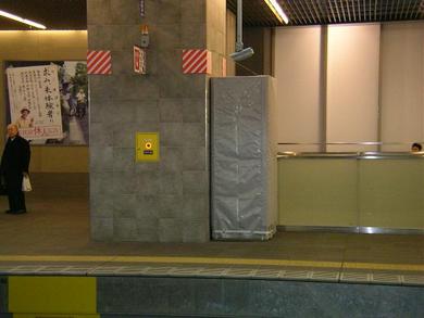 大阪駅１１番ホームになにやら