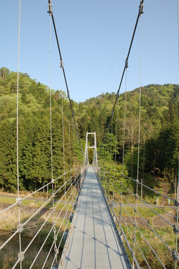 夕暮れのつり橋