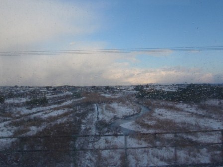 降ったり止んだりの雪の一日・・