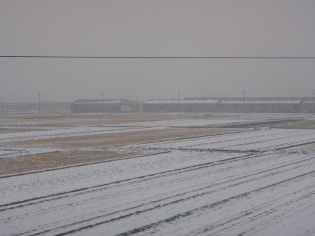 降ったり止んだりの雪の一日・・