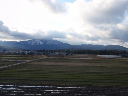 日長になって・・琵琶湖・車窓から