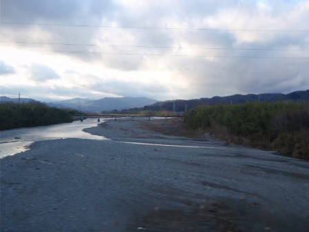 日長になって・・琵琶湖・車窓から