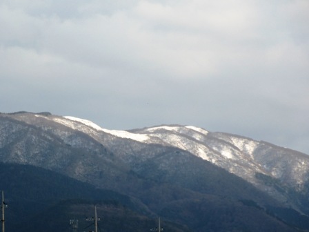 青空の下に・・・桜、山雪、入学式、湖西線車窓