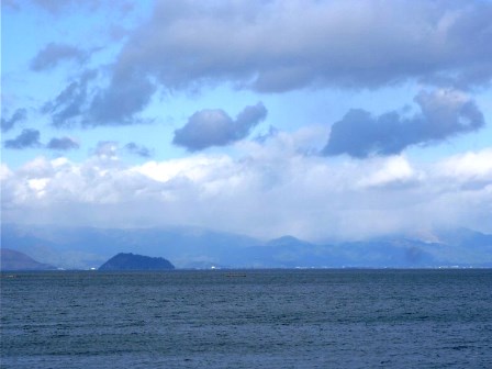 強風も青空も・・虹も