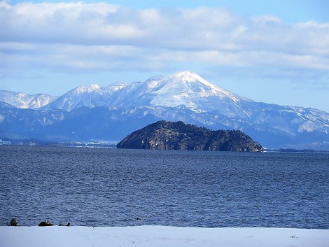伊吹山はくっきり・・でも寒々の一日