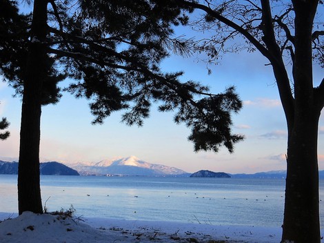 晴れの空に・・寒気が居座り・・・また雪か？