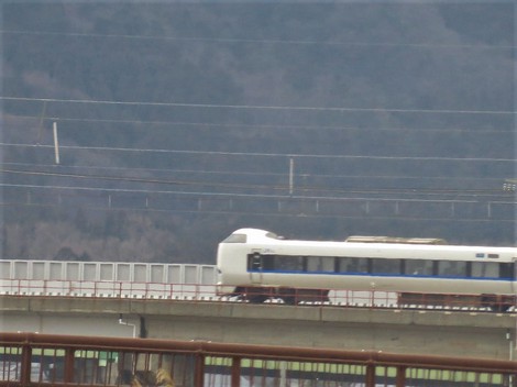 ホワイトディー　　背後の山は白くなった