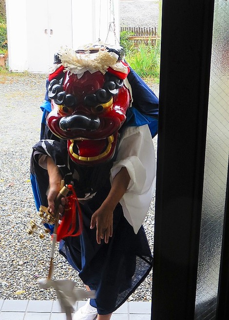 曇天で・・獅子舞さん来た！