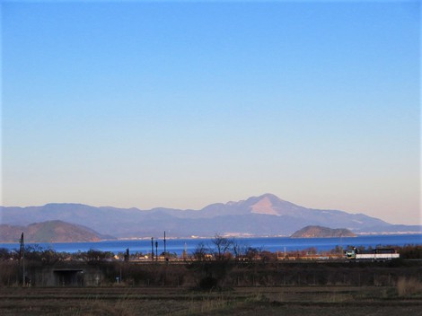 寒暖差もあって・・春夕景の琵琶湖