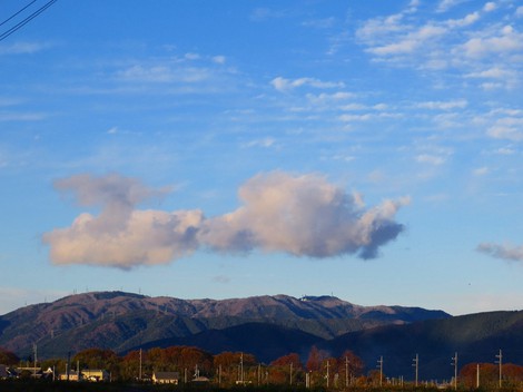 山沿いは少し雲の塊も・・でも晴れの土曜日でした