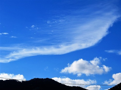 夕方の青空と白雲・・少し秋