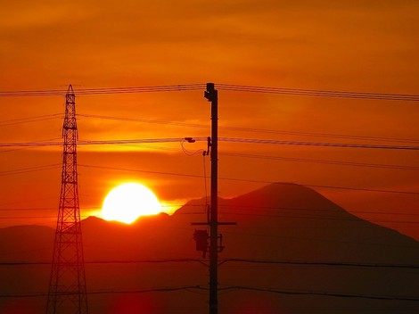 朝焼けで始まった金曜日・・夕方には雨模様・・