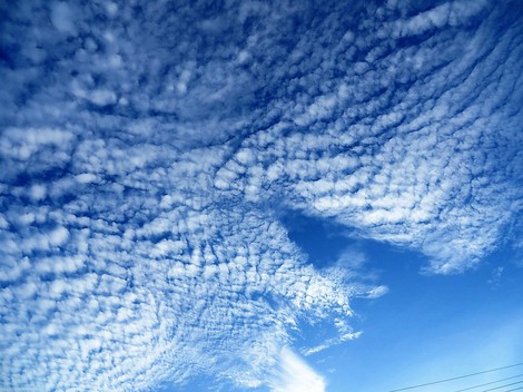 夕方の青空と白雲・・少し秋