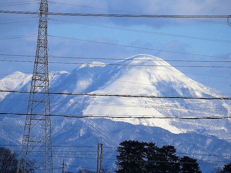 薄い冬～明日は晴れそうな・琵琶湖も伊吹山も