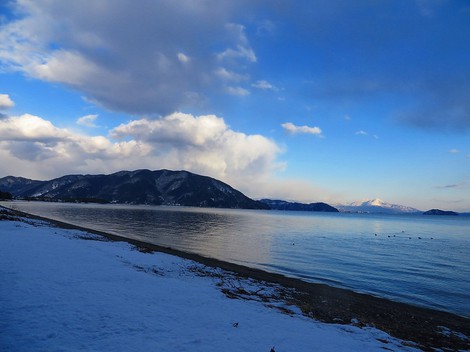 晴れの空に・・寒気が居座り・・・また雪か？