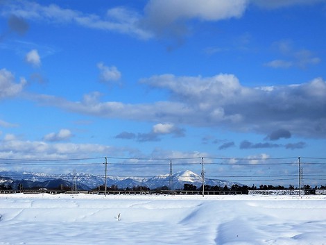 薄い冬～明日は晴れそうな・琵琶湖も伊吹山も