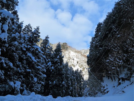 晴れの空に・・寒気が居座り・・・また雪か？