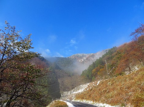 山里は少し雪の朝～～夕景の琵琶湖は穏やかで・・