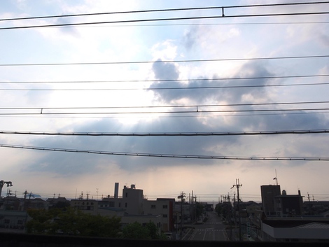 秋晴れ続かず・・