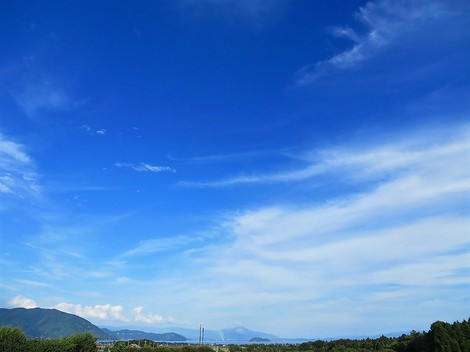 今日も秋空見ながら・・月曜日