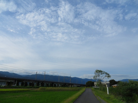 平穏に秋風景で金曜日でした～牛歩台風18号