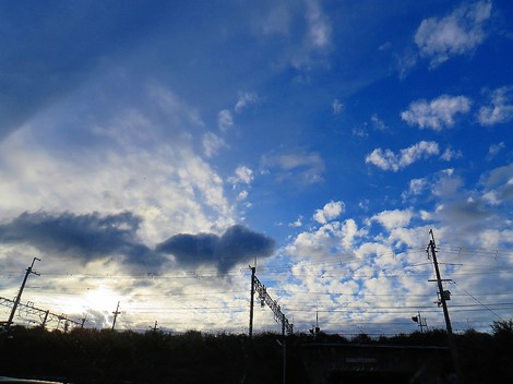 夕方に少し青空・・金曜日もおしまい・・