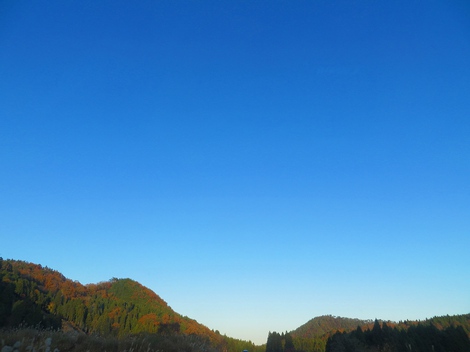 山里は少し雪の朝～～夕景の琵琶湖は穏やかで・・
