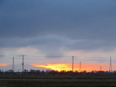 三月三日・・・淡い夕日色で風景は穏やかで・・