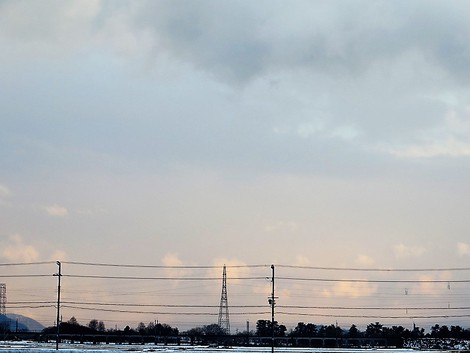 少しだけ夕焼雲～～選挙ダルマ