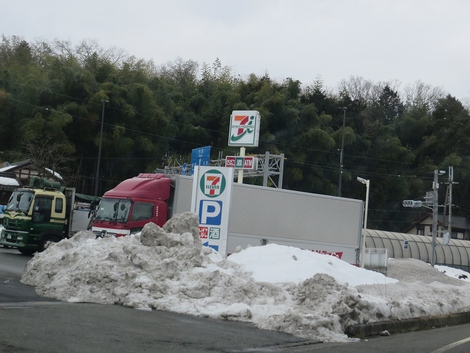 伊吹山はくっきり・・でも寒々の一日