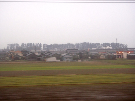 小ぬか雨～～湖西線車窓から風景も味わいあって・・