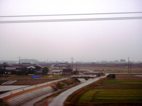 小ぬか雨～～湖西線車窓から風景も味わいあって・・