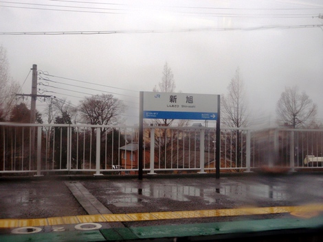 小ぬか雨～～湖西線車窓から風景も味わいあって・・
