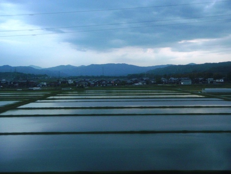 午後遅くの湖西線から風景