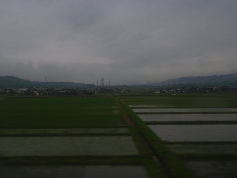 梅雨～～小雨に煙って車窓から