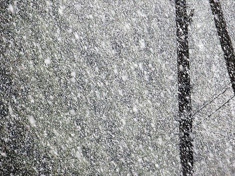 朝の雪も・・琵琶湖も・一日で仕事納めで・・