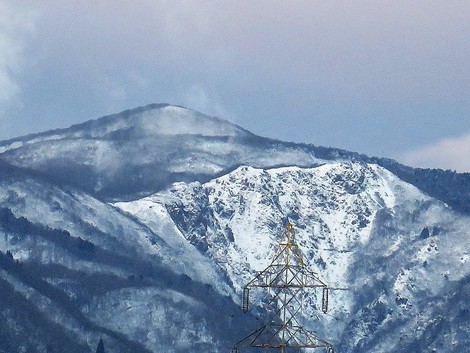 朝の雪も・・琵琶湖も・一日で仕事納めで・・