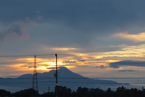 朝の伊吹山みながら土曜日の始まり・・
