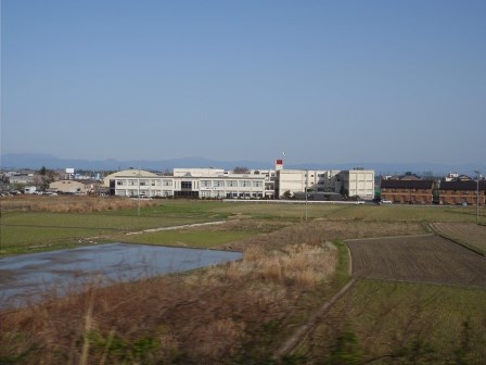青空の下に・・・桜、山雪、入学式、湖西線車窓